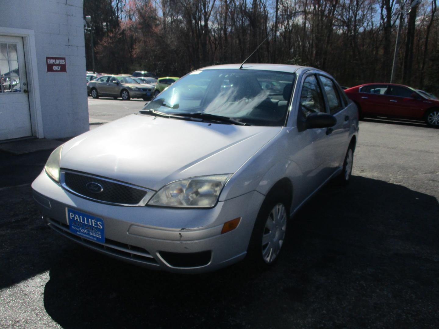 2007 SILVER Ford Focus (1FAHP34N27W) with an 2.0L L4 DOHC 16V engine, AUTOMATIC transmission, located at 540a Delsea Drive, Sewell, NJ, 08080, (856) 589-6888, 39.752560, -75.111206 - Photo#0